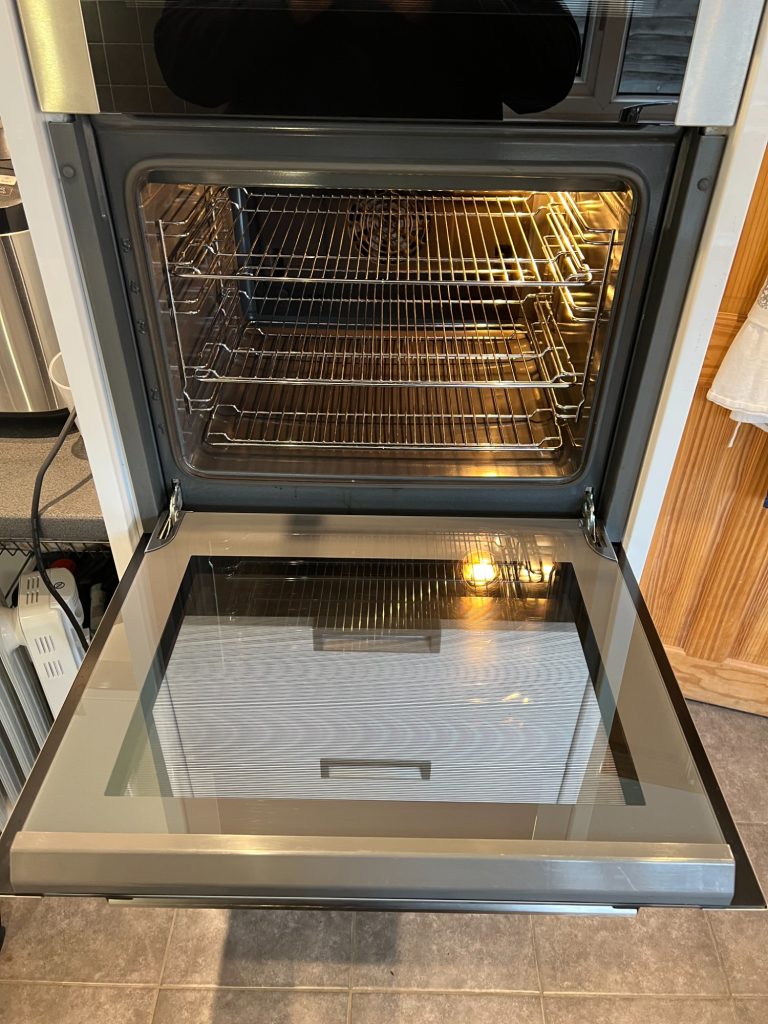 Main oven of Bosch double after